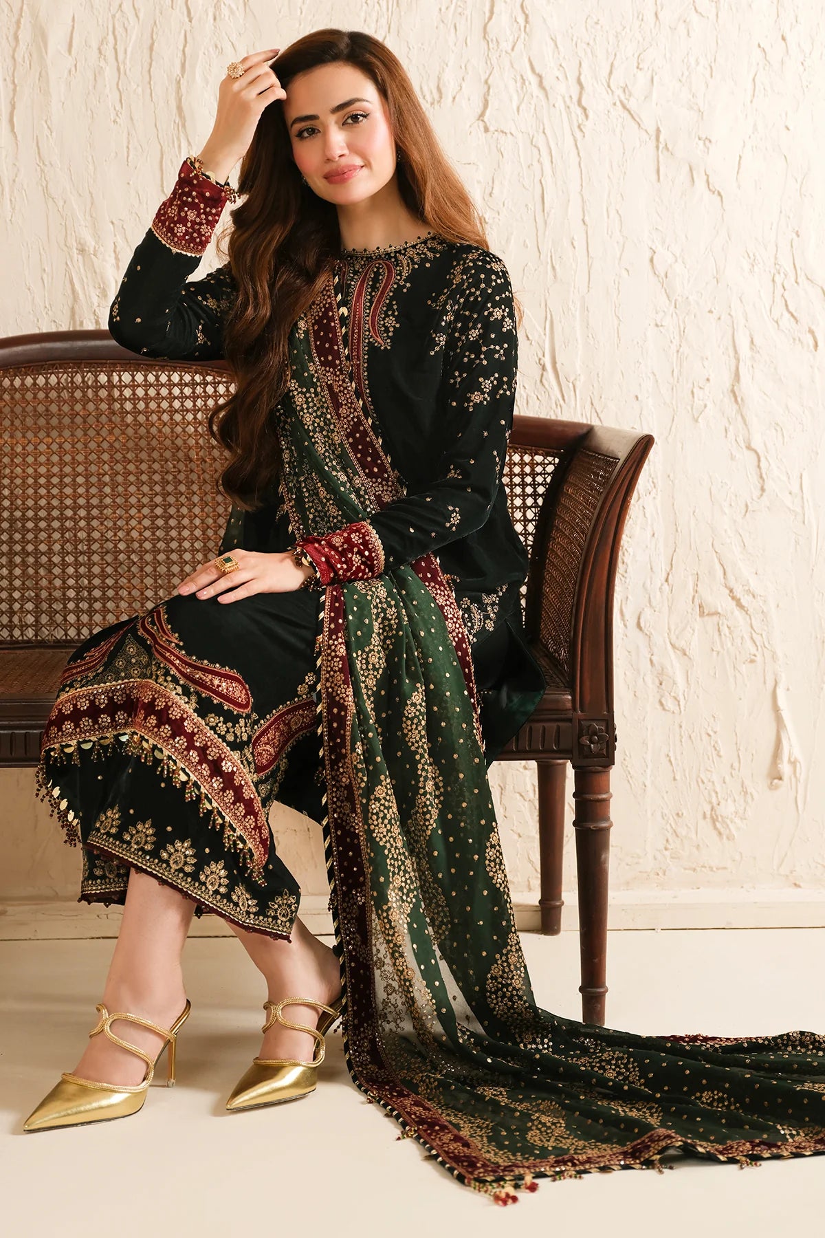 VF-2034 Jazmin Bottle Green Velvet 3pc Embroidered Formal Suit for Wedding & Evening Parties – Pakistanimoda