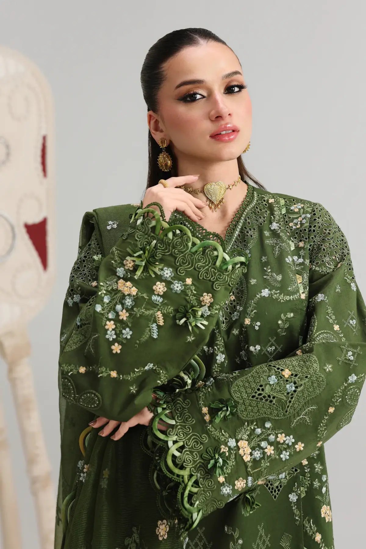 Vesta QFL-09 – Bottle Green Stitched Lawn 3PC Suit | Qalamkar