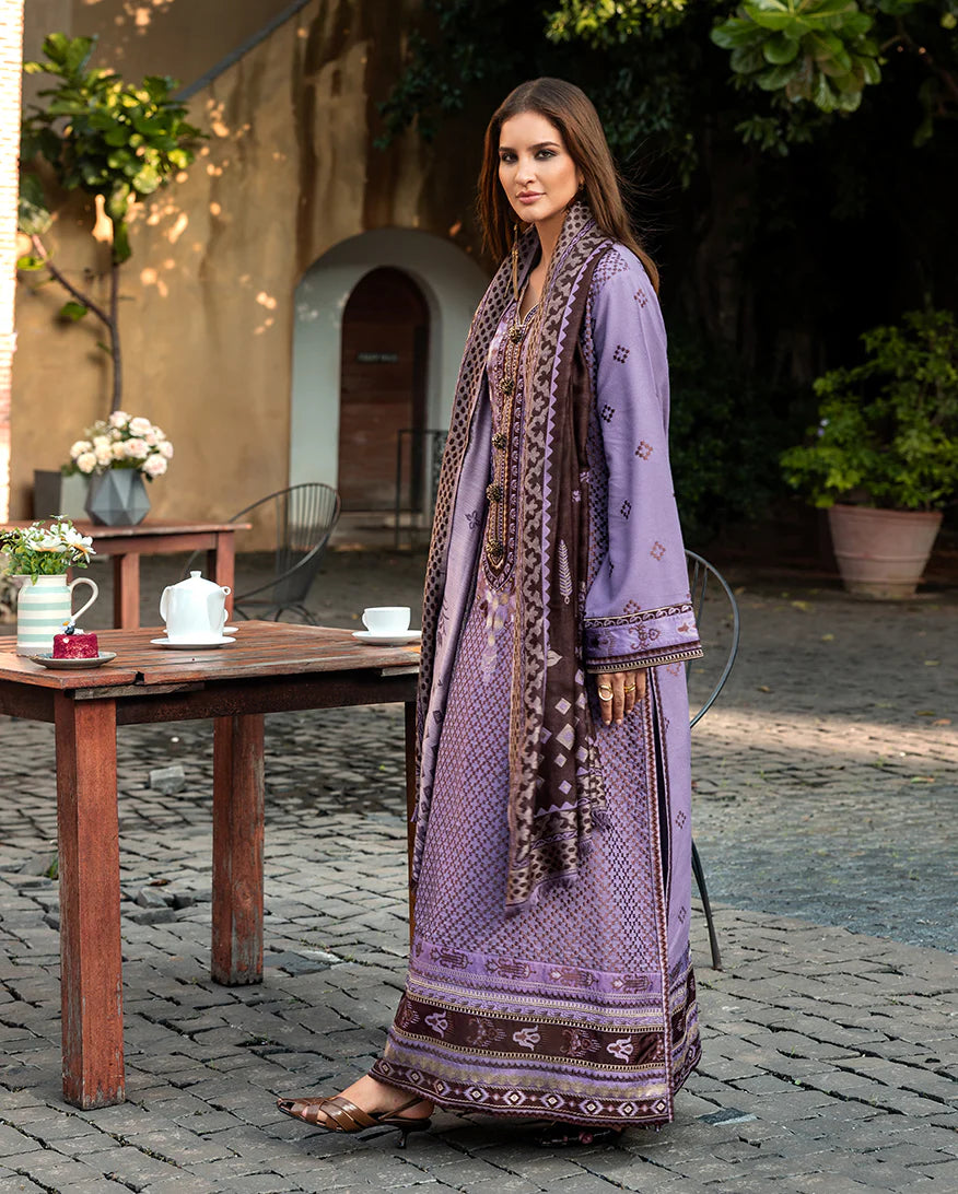 Model wearing Mushq Villa Bramasole muted purple embroidered karandi winter dress with wool shawl – Winter Broadway 2025