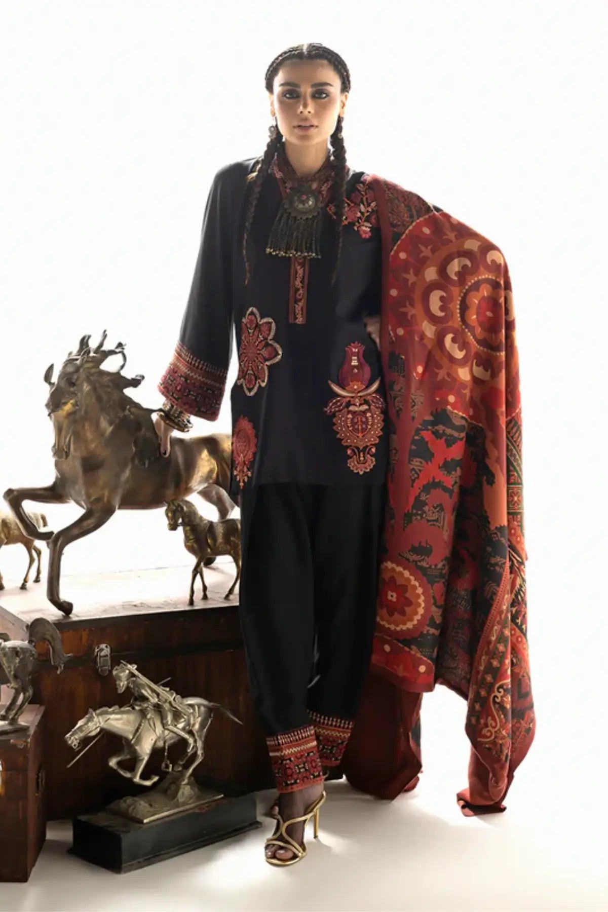 Zainab Chottani Vira black Marina twill traditional winter shawl stitched ensemble, available online at Pakistanimoda.