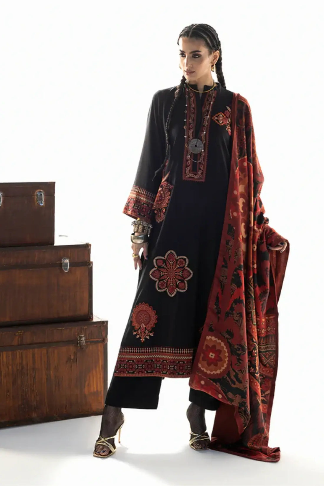Zainab Chottani Vira black Marina twill traditional winter shawl stitched ensemble, available online at Pakistanimoda.