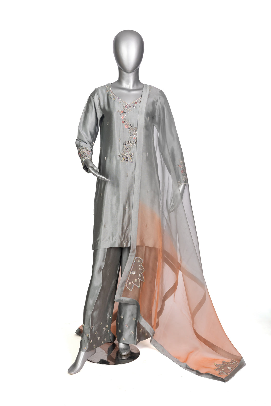 Yusra – Grey & Peach Sheesha Silk suit with hand embroidery & organza dupatta by MariamRaj. Perfect formal wear at Pakistanimoda.