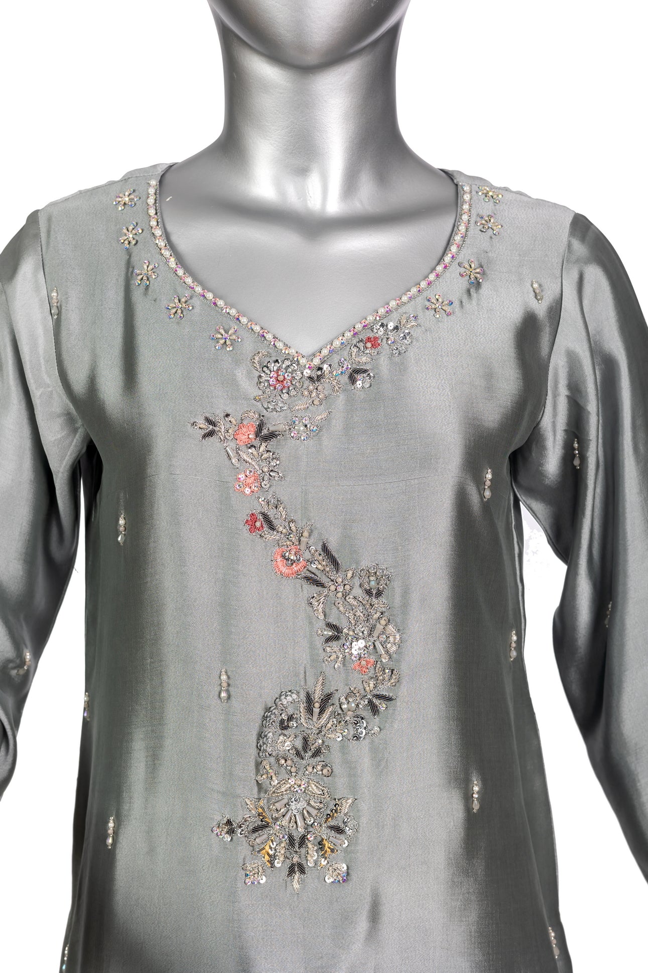 Yusra – Grey & Peach Sheesha Silk suit with hand embroidery & organza dupatta by MariamRaj. Perfect formal wear at Pakistanimoda.