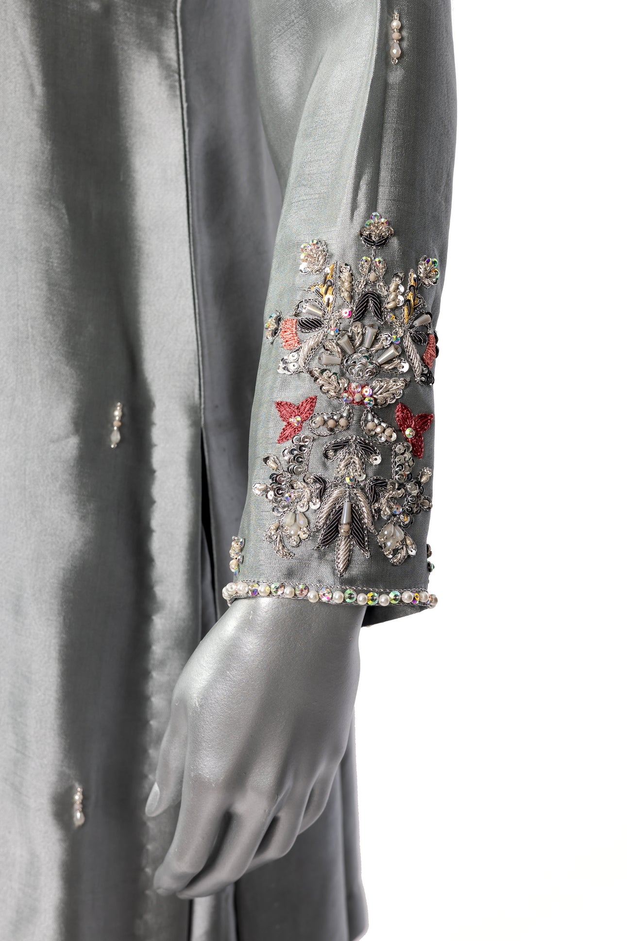 Yusra – Grey & Peach Sheesha Silk suit with hand embroidery & organza dupatta by MariamRaj. Perfect formal wear at Pakistanimoda.