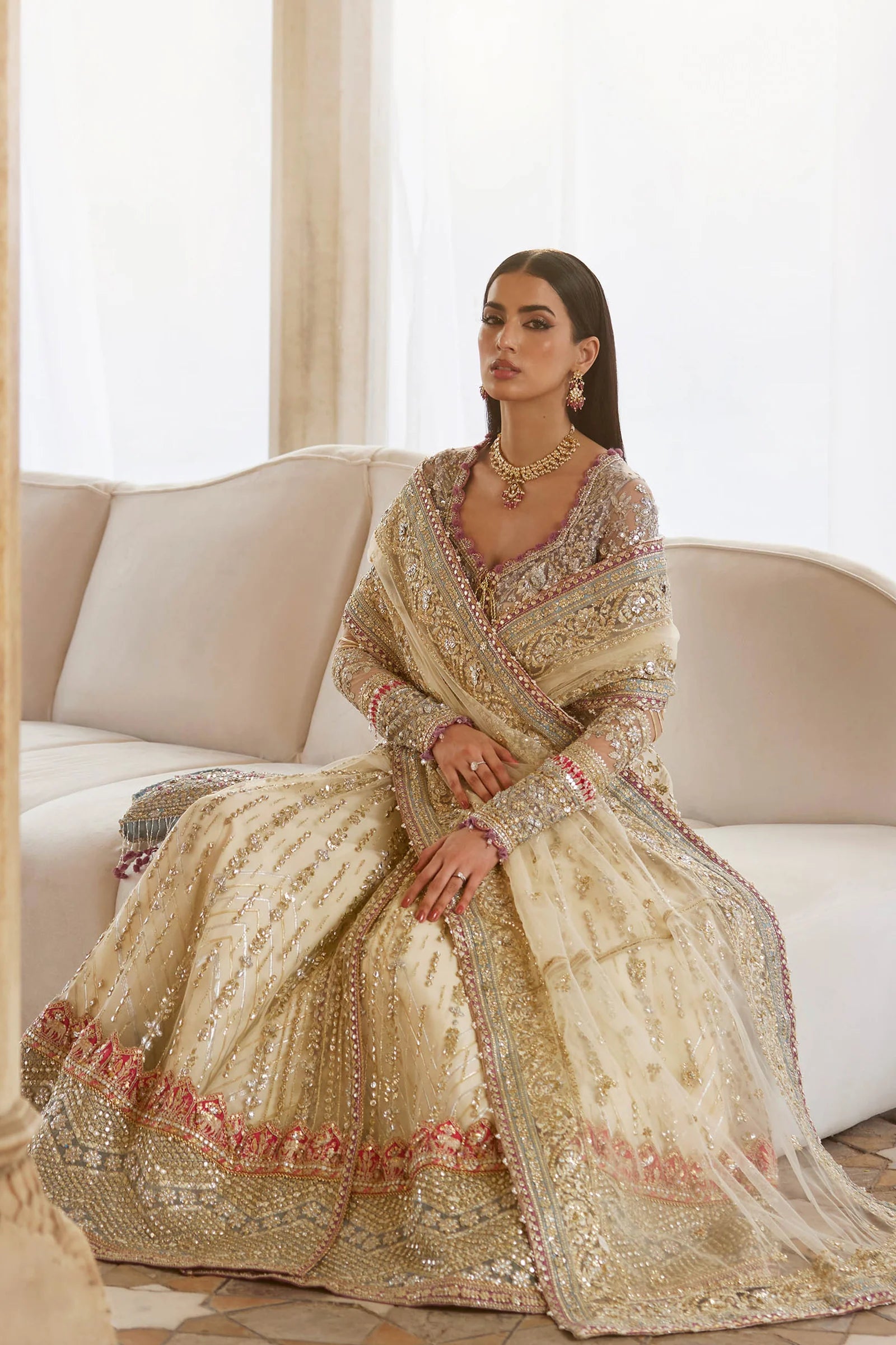 Zaha Zar-e-Mahr stitched ivory pishwas and lehenga bridal ensemble – Pakistanimoda