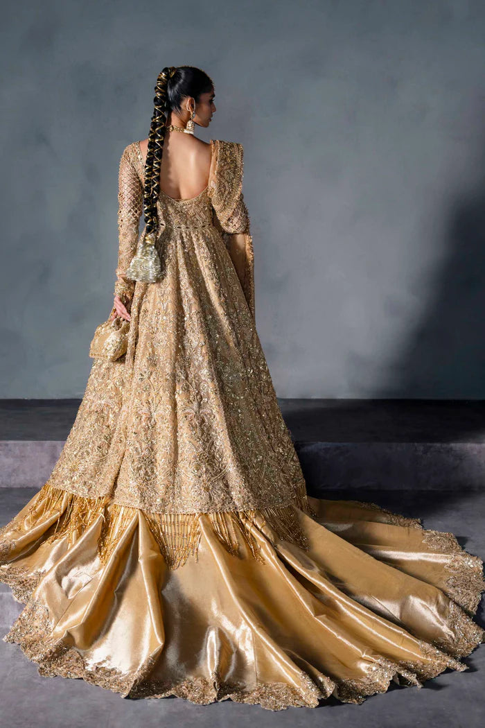 Gold Pakistani bridal lehenga with zardozi, resham, and sequin handwork. Includes scalloped dupatta and bridal pouch – ideal for weddings in USA and Canada.