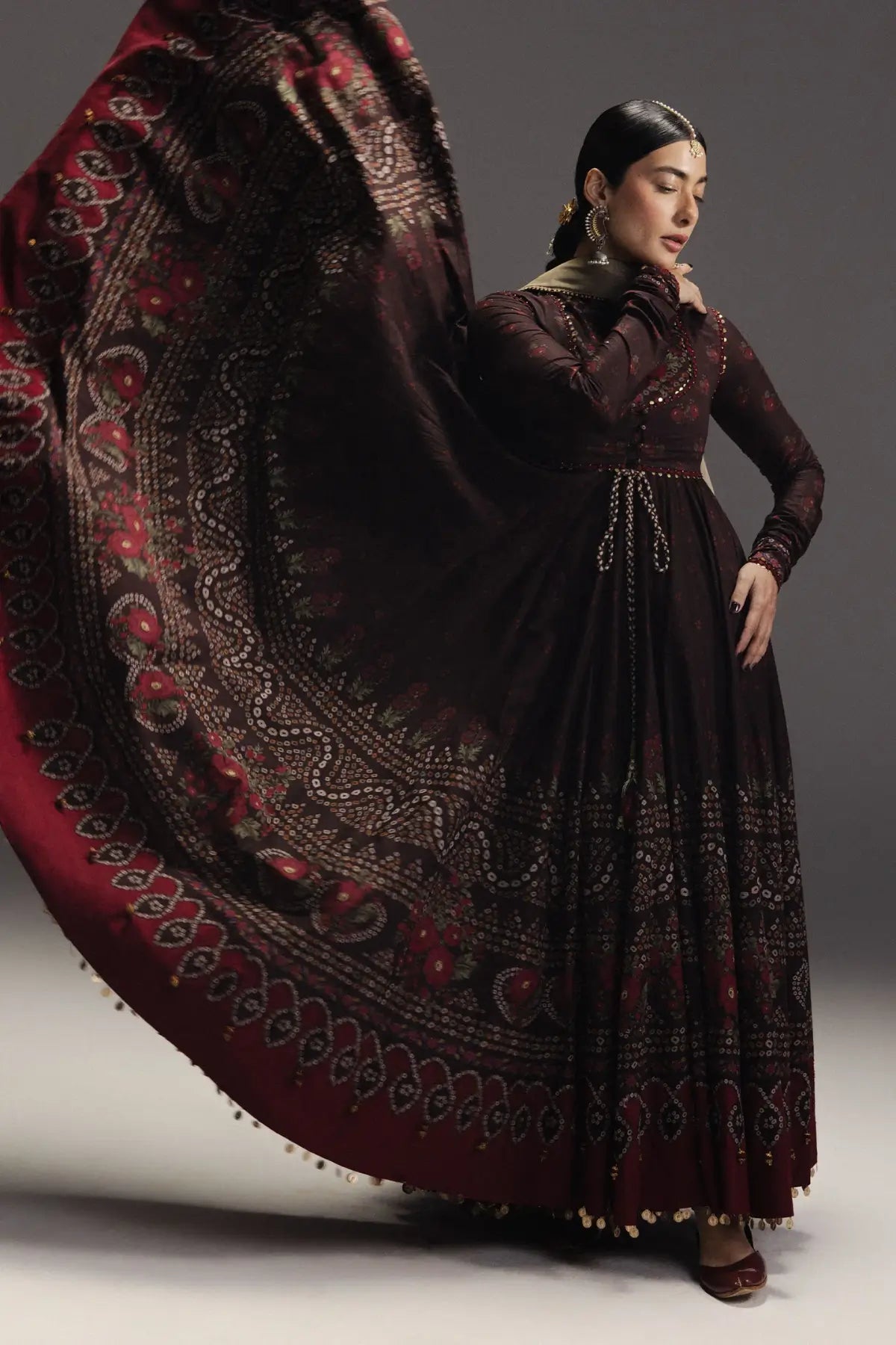 Zarmeen D7 Zara Shahjahan Anarkali 2026 maroon stitched Anarkali Pakistanimoda