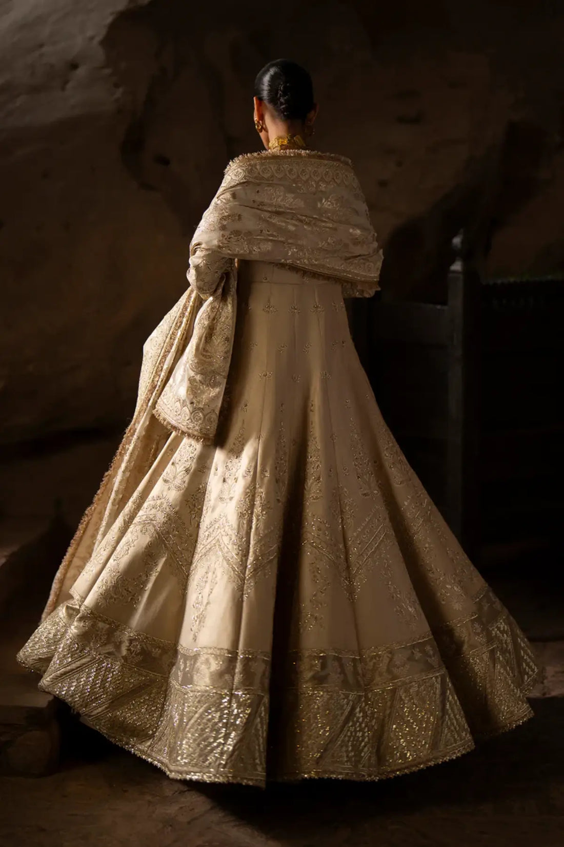 Saad Bin Shahzad Ivory Zari Silk Pishwas Zimal With Raw Silk Lehenga And Organza Dupatta For Nikah Ceremony Pakistanimoda.