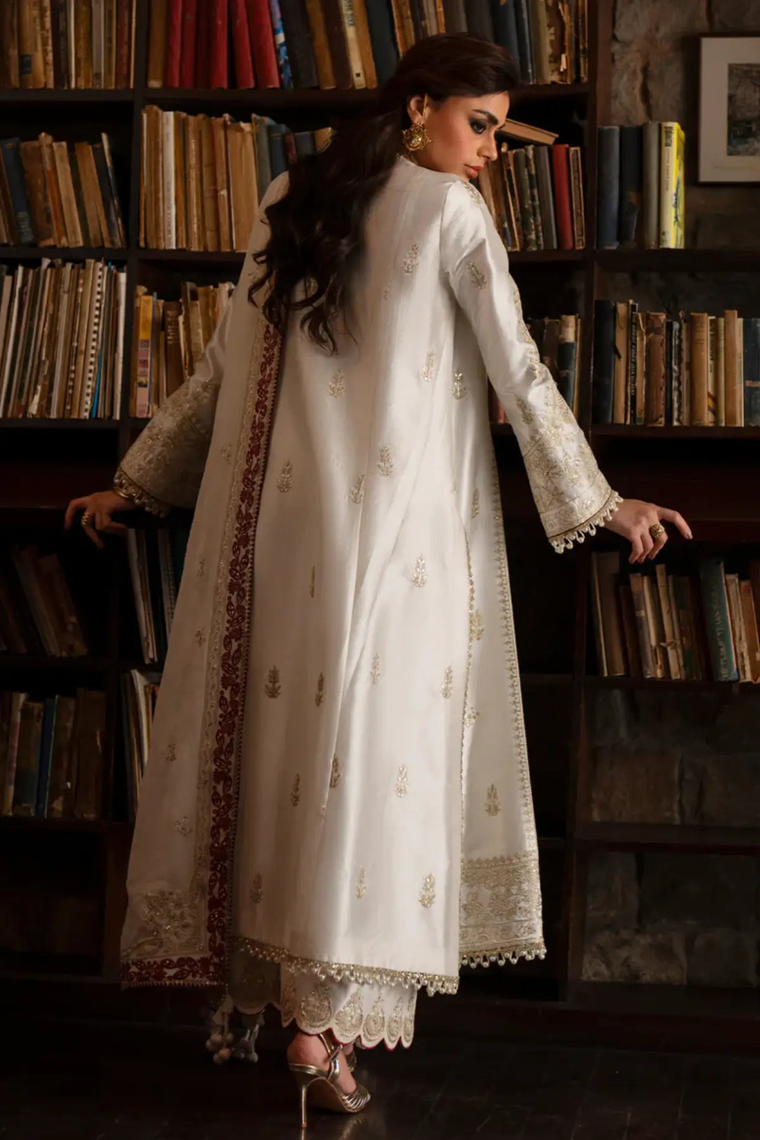 Saad Bin Shahzad Off White Stitched Kurta Zyra In Tussar Silk With Chiffon Dupatta And Raw Silk Culottes Pakistanimoda.